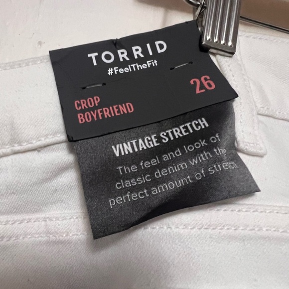 Torrid White Boyfriend Jeans BNWT Size 26 - Picture 7 of 7
